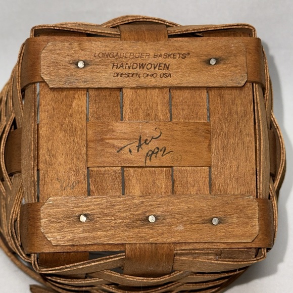 LONGABERGER BASKET & Protector. 2 Leather Handles. Vintage. Signed 1992 - Picture 4 of 5